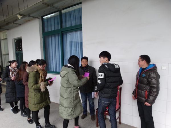 我系投票站顺利完成了区人大代表的选举工作