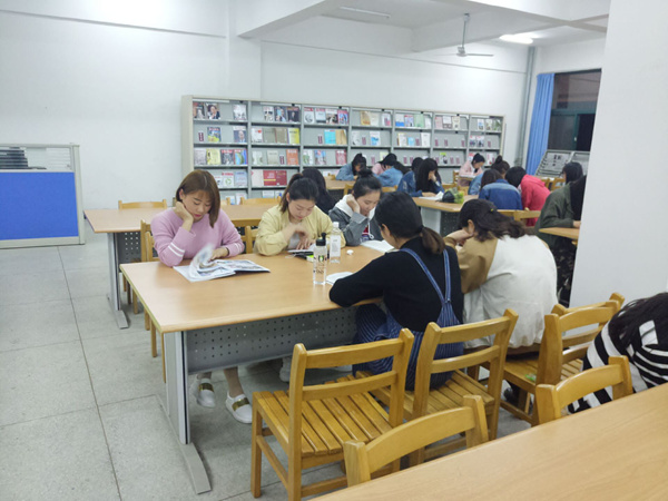 我系开展“享受阅读，品味书香”读书日活动