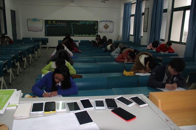 我系期末考试秩序井然 我系期末考试秩序井然