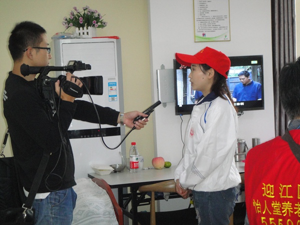 我系开展“敬老月”系列志愿服务活动 我系开展“敬老月”系列志愿服务活动