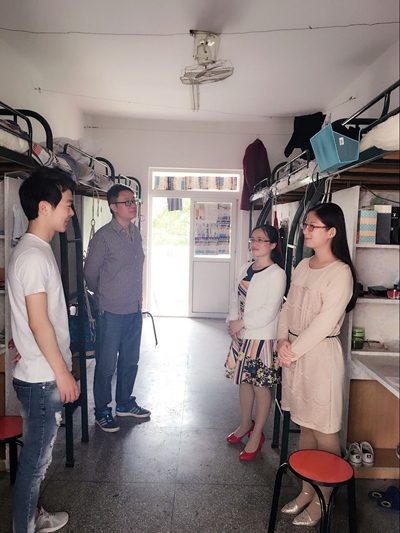 我系深入学生寝室开展安全隐患大排查