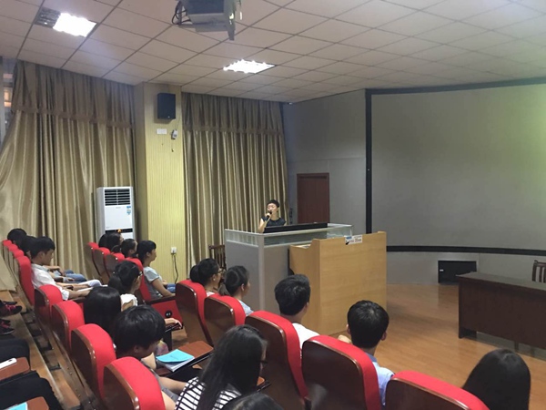 我系2016级新生入学教育系列讲座拉开序幕 我系2016级新生入学教育系列讲座拉开序幕