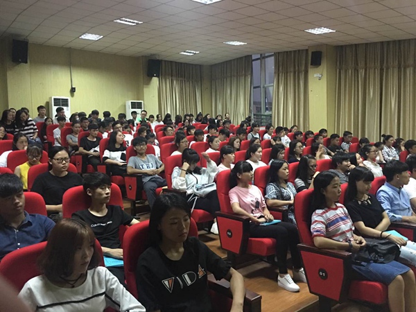 我系2016级新生入学教育系列讲座拉开序幕 我系2016级新生入学教育系列讲座拉开序幕