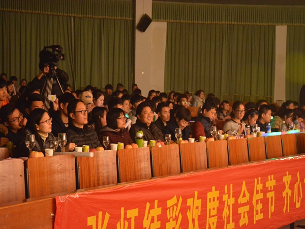 我系举办2017年“梦想起航 赢战鸡年”元旦师生联欢晚会