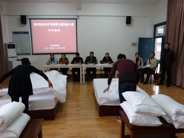 我系邀请督导专家观摩指导技能大赛