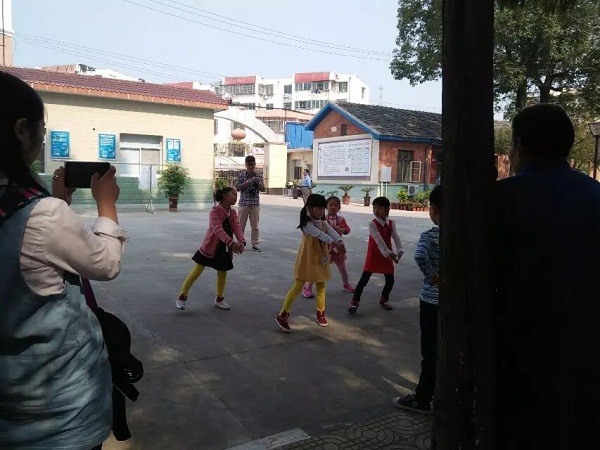 爱心播种希望，奉献点亮青春