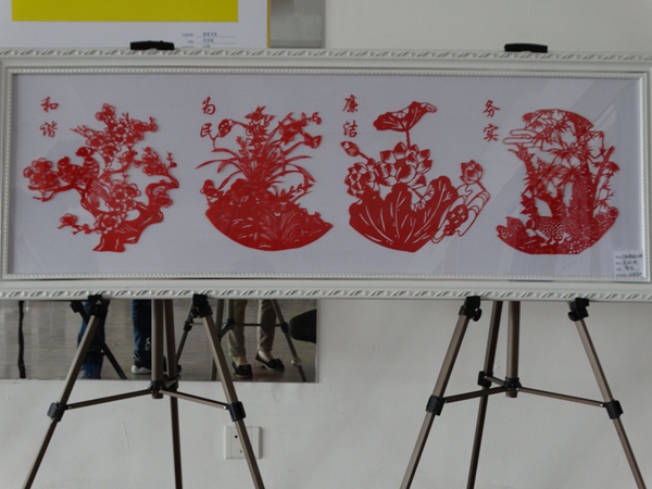 院领导参观我系廉政文化作品展