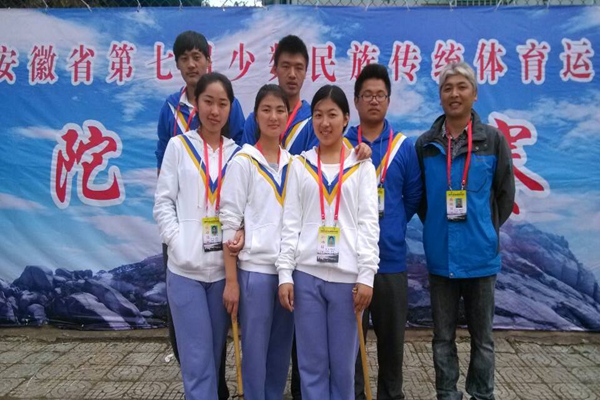 热烈祝贺我系张文秀同学在安徽省第七届少数民族传统体育运动会上获得陀螺项目单打一等奖。