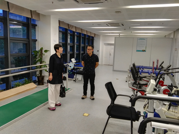 我系走访实习单位看望实习学生 我系走访实习单位看望实习学生