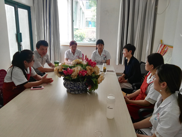 我系走访实习单位看望实习学生 我系走访实习单位看望实习学生