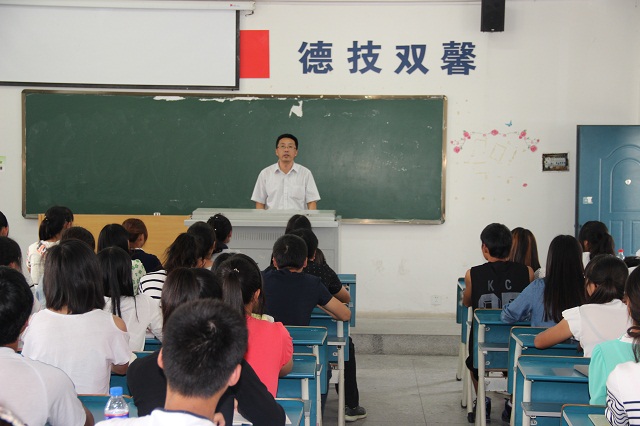 我系开展新生入学专业教育活动