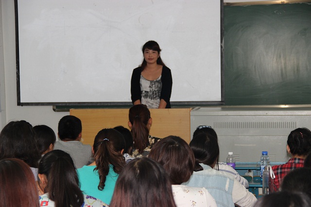 我系开展新生入学专业教育活动