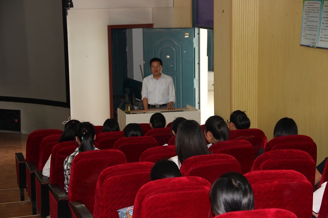 我系开展新生入学专业教育活动