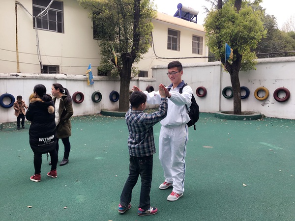 关爱来自星星的孩子