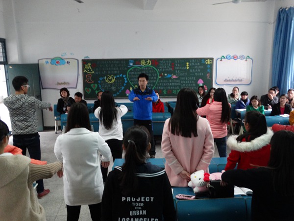 我系开展教师集体听课评课活动