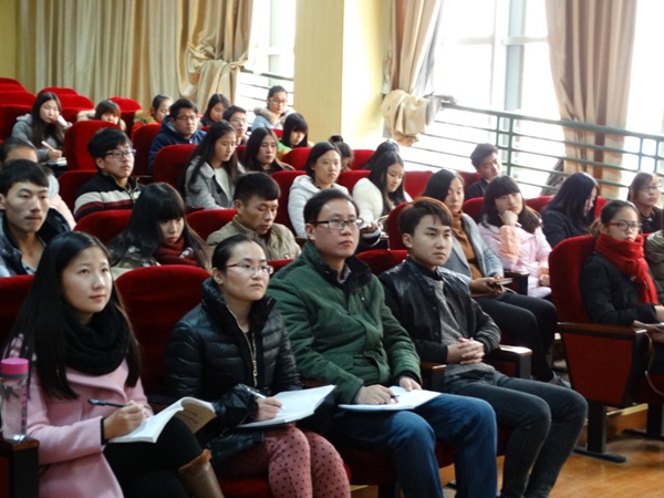 高润霞主任作新生学生干部专题培训讲座