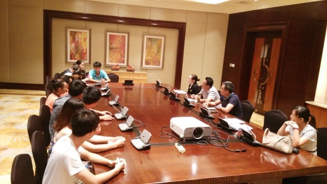 我系利用暑期看望顶岗实习生