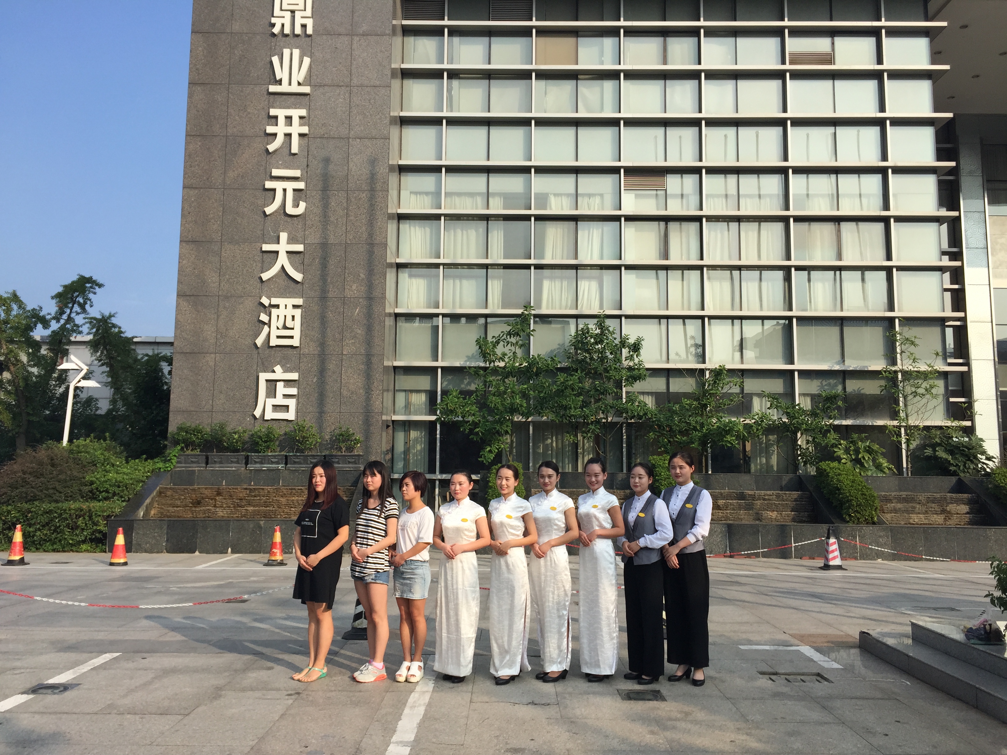 我系利用暑期看望顶岗实习生