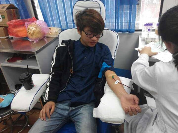 我系组织青年志愿者无偿献血活动