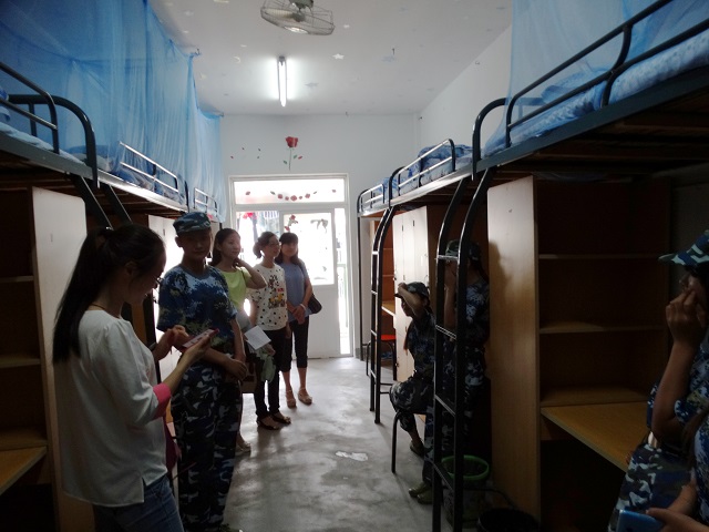 我系开展新生军训内务评比和节前宿舍安全卫生大检查活动