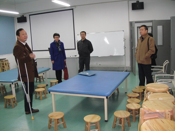我系赴安庆医药高等专科学校考察实训室建设情况