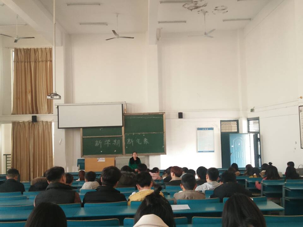 我系各班级召开新学期第一次班会 我系各班级召开新学期第一次班会