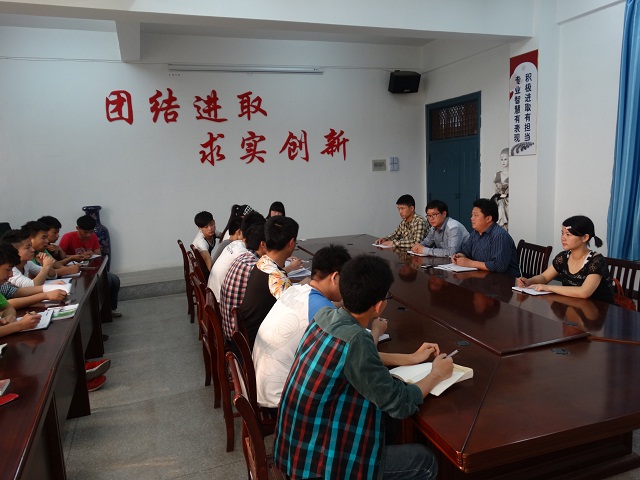 我系组织签订班级安全承诺书 我系组织签订班级安全承诺书