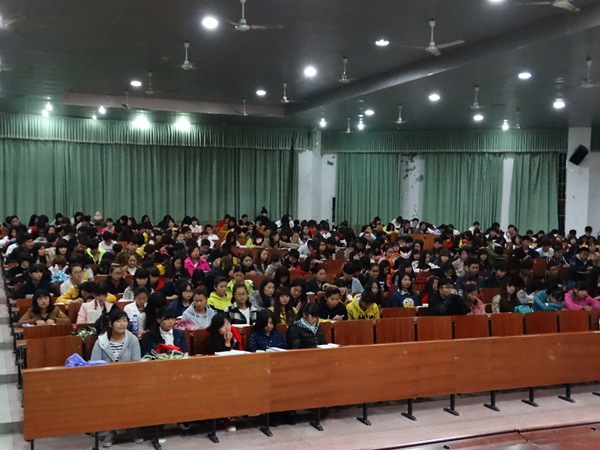 我系开展诚信感恩教育