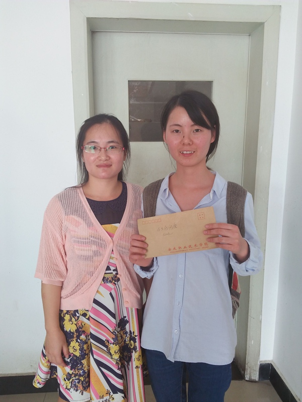 我系暑期走访慰问贫困生 我系暑期走访慰问贫困生