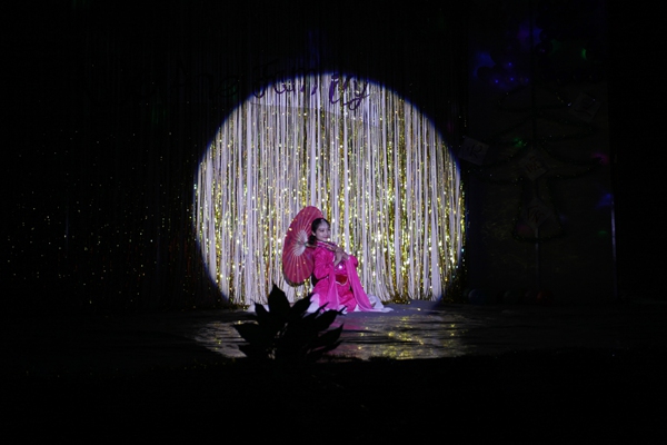 我系举办2016年“爱与和谐”新年师生联欢晚会