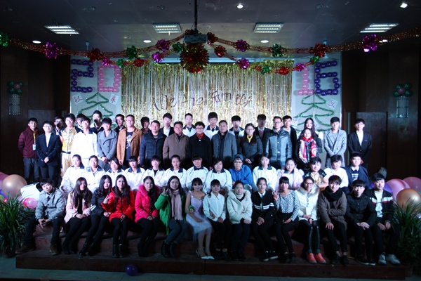 我系举办2016年“爱与和谐”新年师生联欢晚会